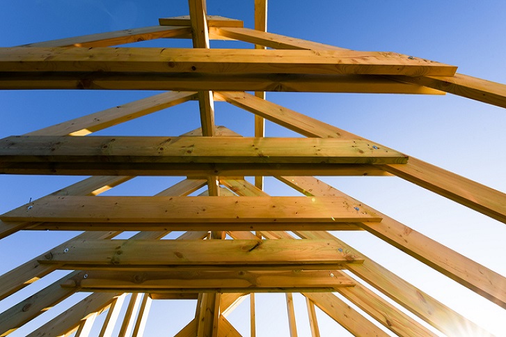 drewniana konstrukcja dachu